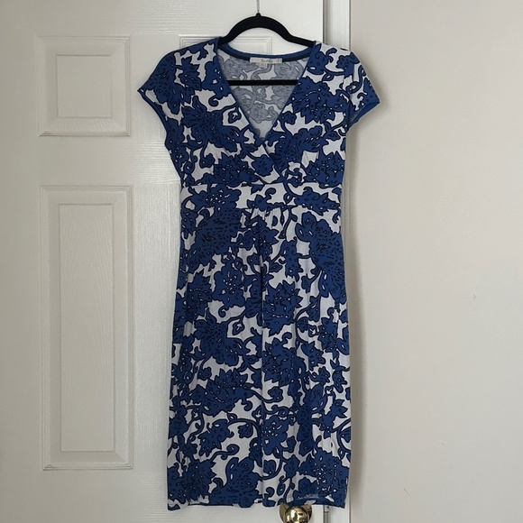 Boden Dresses & Skirts - Boden Cap Sleeve Blue and Black Floral Babydoll Dress Size 6 Empire Waist